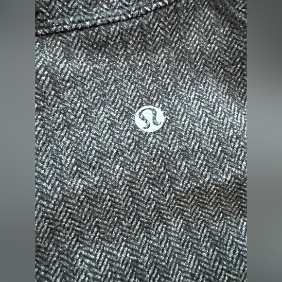 Lululemon think fast top, pre-loved! - Picture 5 of 6